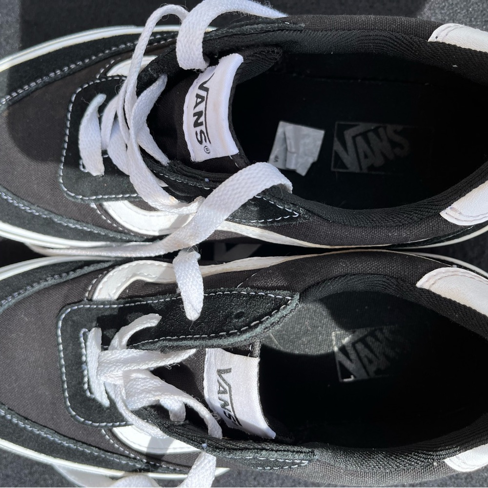 Vans Kids youth Black & White Old Skool Skate Shoes good condition size 4 - Picture 9 of 10